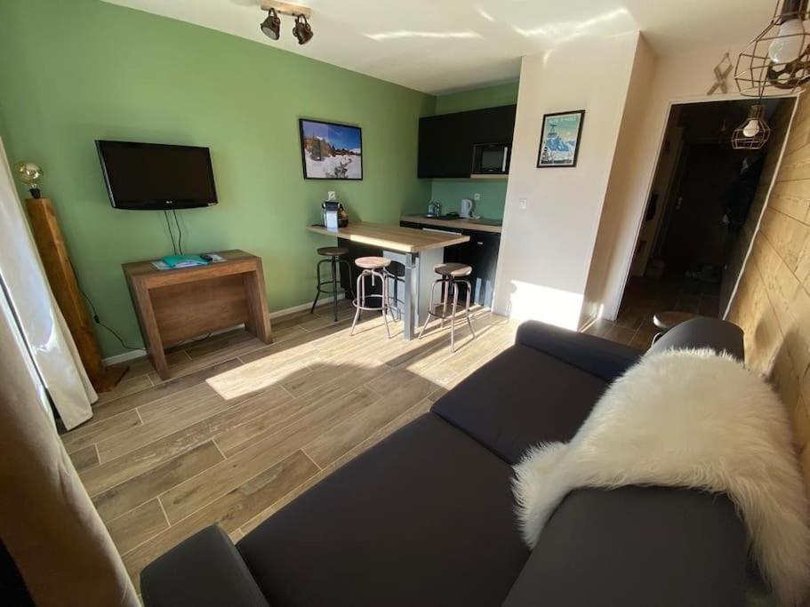 Апартаменти Au Pied Des Pistes Avec Parking Entierement Renove Huez Екстер'єр фото
